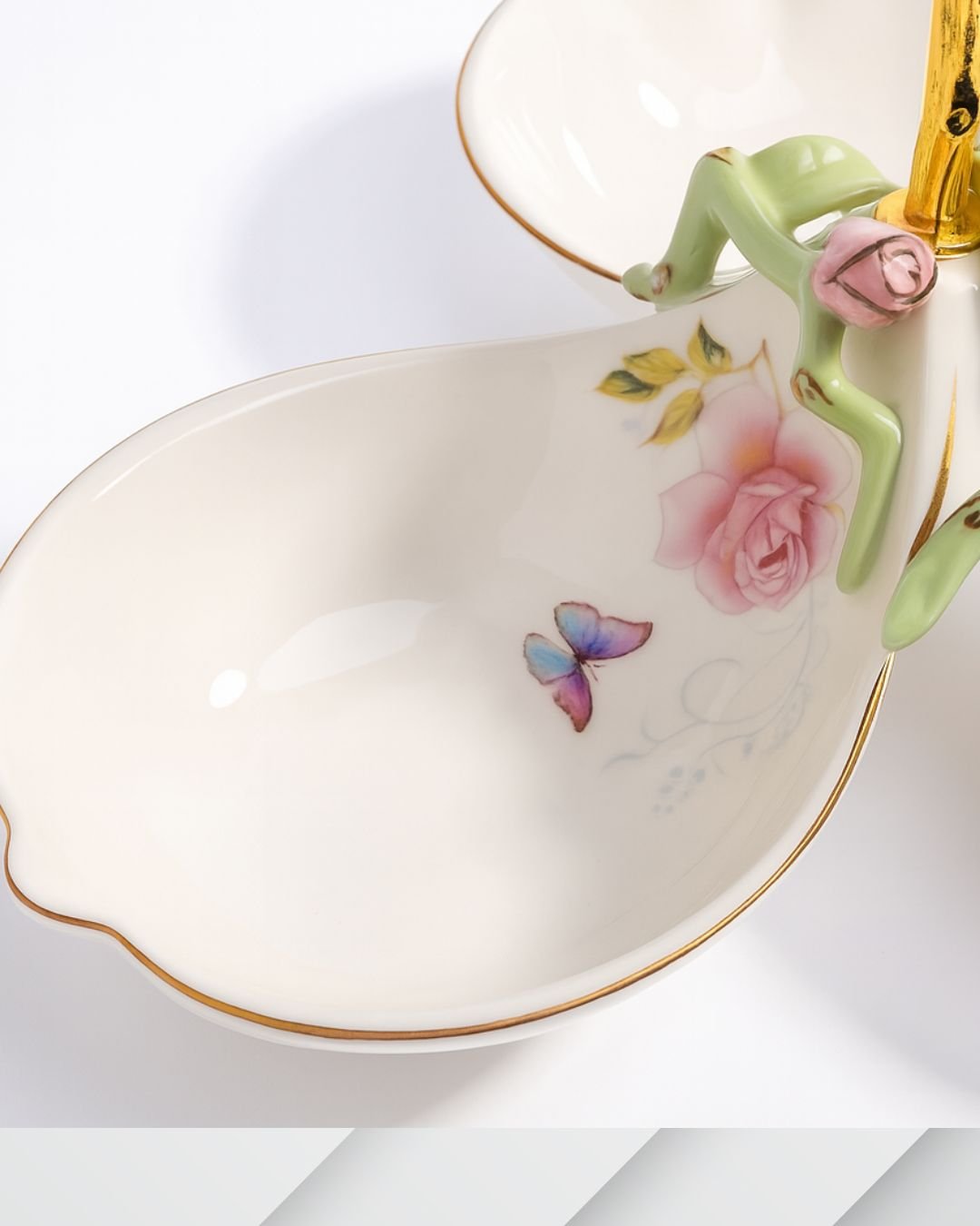 Eleganță în Trei Secțiuni: Platou Floral din Porțelan cu Accente Aurii - imagine 4