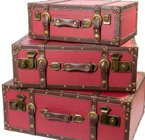 Set 3 Valize Decorative Vintage Roșii cu Detalii Retro – Eleganță Clasică pentru Casa Ta