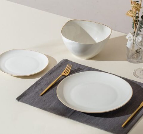 Arta în Farfurii: Serviciu de Masă cu Forme Organice și Tușe Aurii pentru 6 Persoane