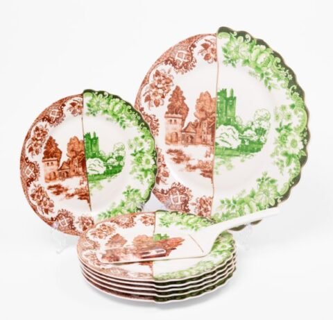 Tradiție pe Farfurie: Set de Tort cu Peisaje Rustice și Accente Florale