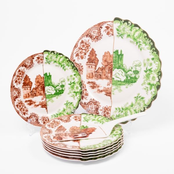 Tradiție pe Farfurie: Set de Tort cu Peisaje Rustice și Accente Florale