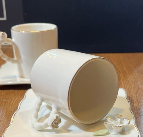 Set elegant 2/6 cești din porțelan cu farfurioare – detaliu floral 3D și margine aurie